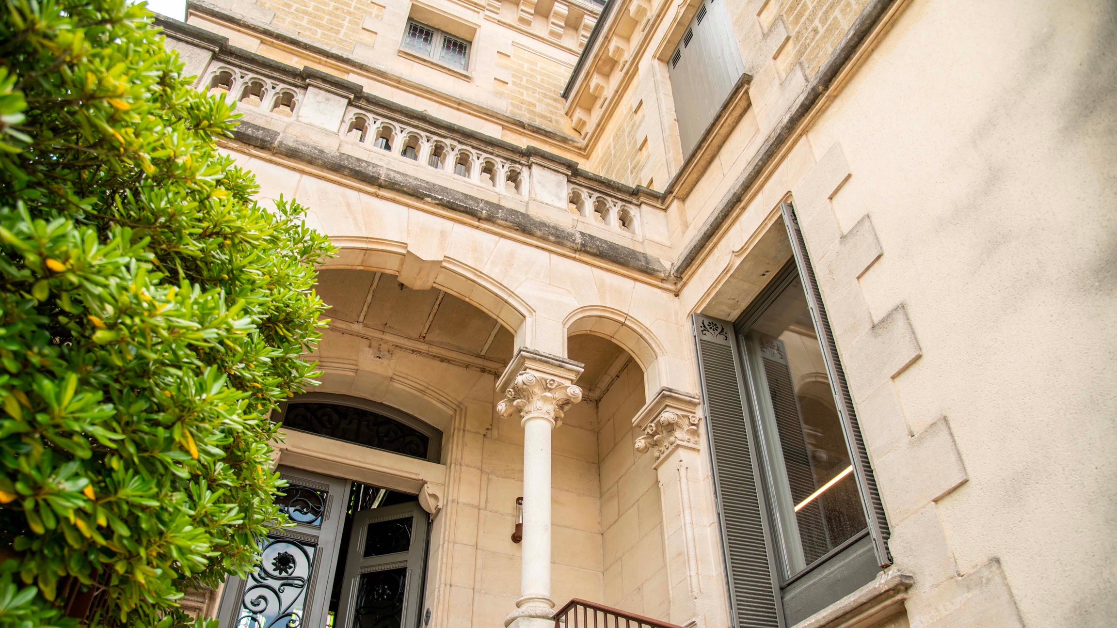 Détail de la façade Belle Époque de Villa Maria, Bordeaux